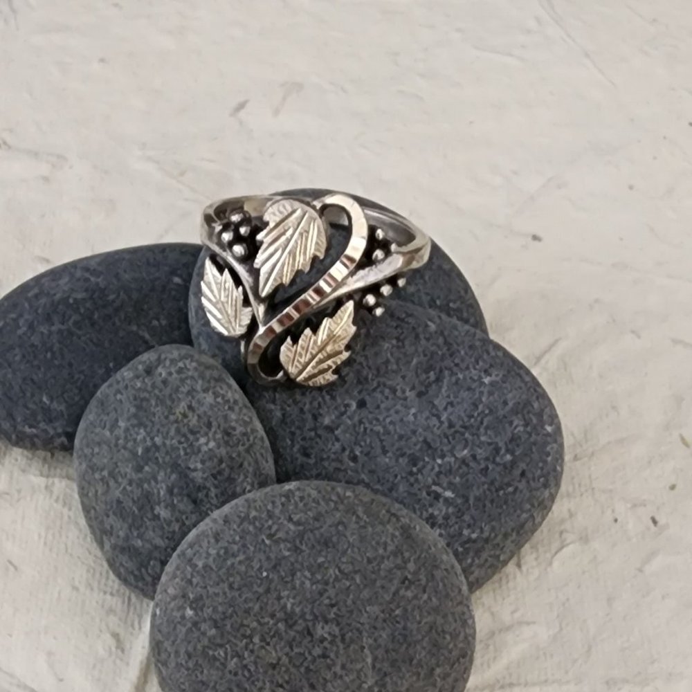 Black Hills Silver Ring - Picture 2 of 4